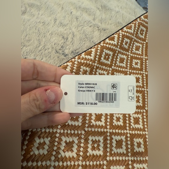 ✨✨NWT Guess Vikky Straw Tote Set✨✨ - Picture 6 of 13